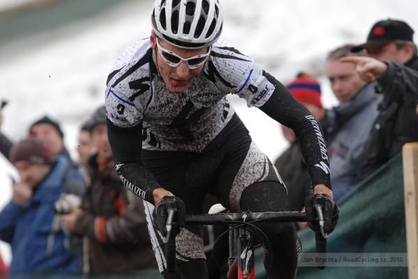Jaroslav Kulhavy gets out of the saddle.