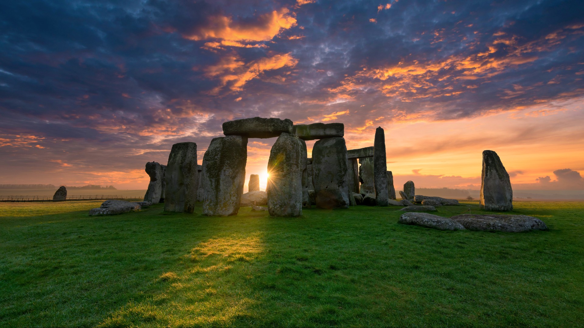 Where is Stonehenge, who built the prehistoric monument, and how