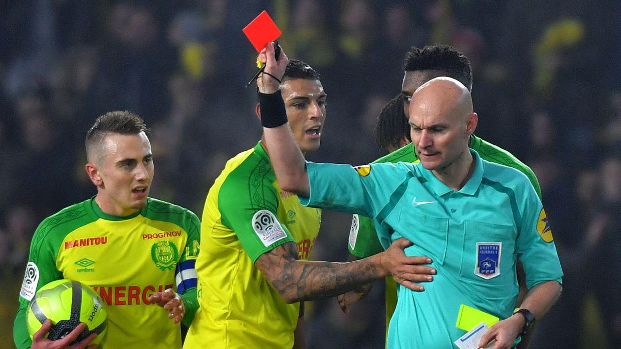 Tony Chapron Diego Carlos referee kick Nantes PSG