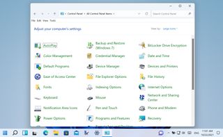 How to make Windows 11 look like Windows 7 screenshot