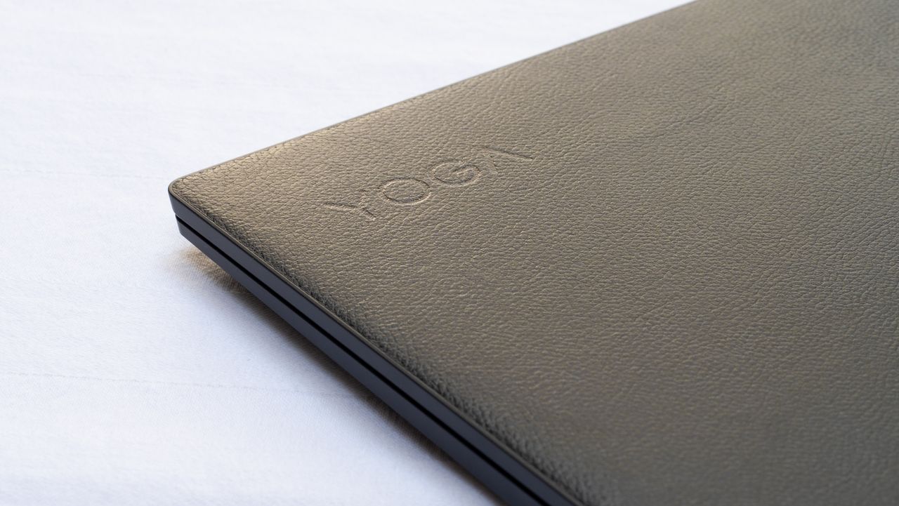 A closeup of the lid of the Lenovo Yoga 9i 14in (Shadow Black)