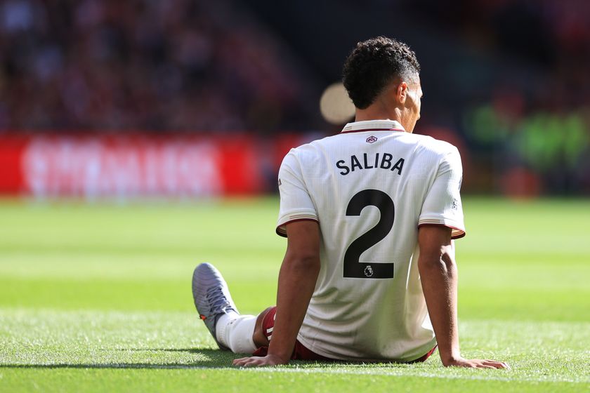 Arsenal&#039;s William Saliba goes off injured vs Liverpool