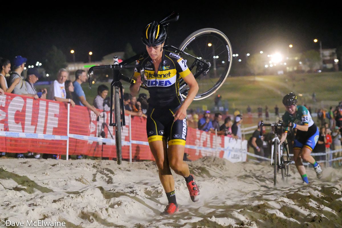 Ellen Van Loy (Bel) with a small lead early in the contest