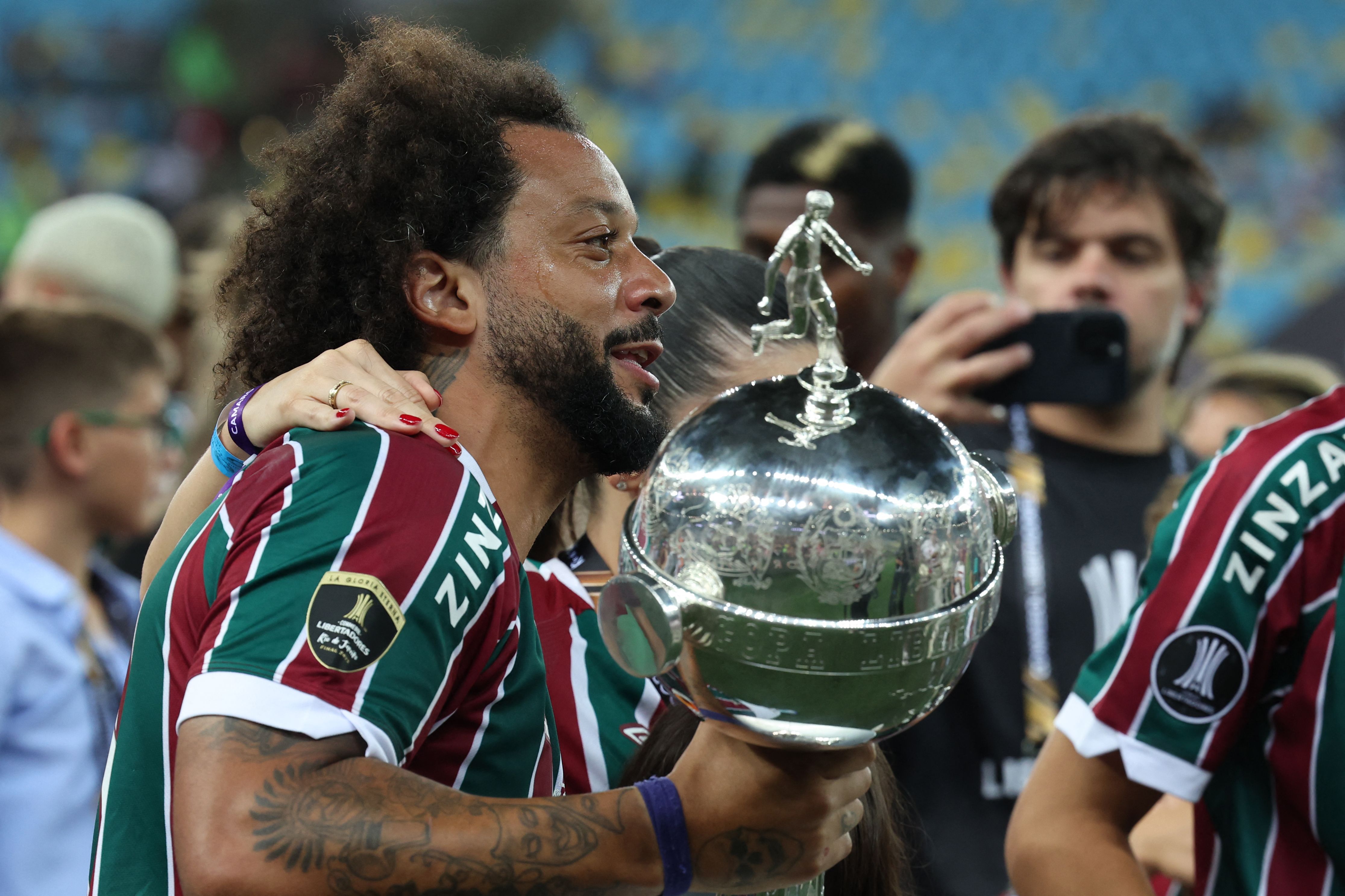 Marcelo celebrates with the Copa Libertadores trophy after Fluminense's win in November 2023.