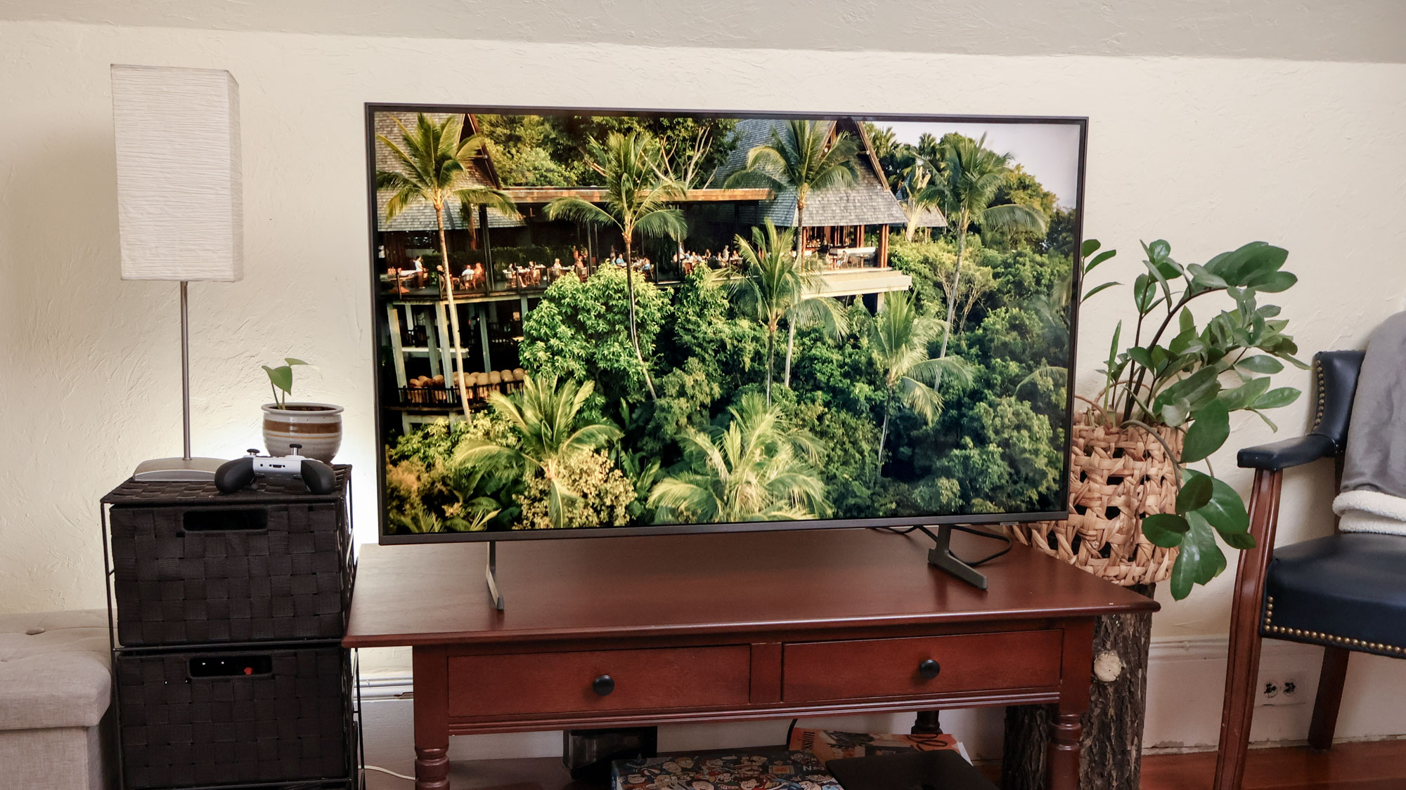 A Samsung DU7200 LED TV on a side table