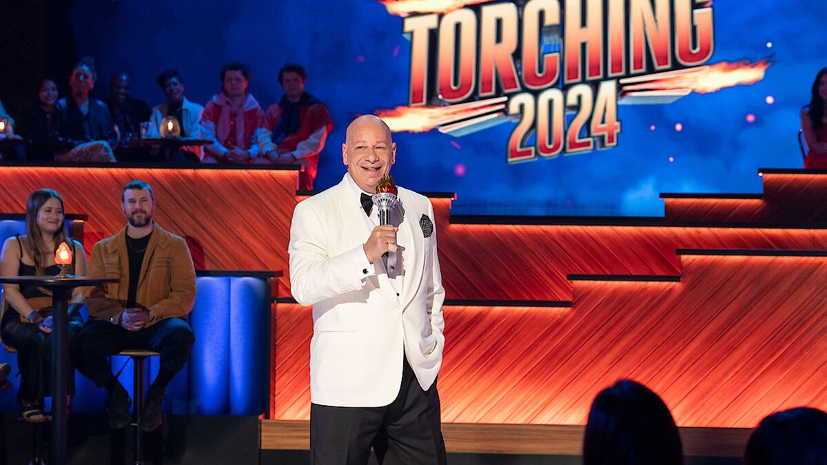 Torching 2024: A Roast of the Year mang đến những trận cười cuối năm cho Netflix hôm nay