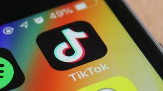 how to get among us mods on iphone｜TikTok Search