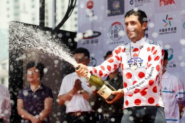 Ghader Misbani (Tabriz) celebrates his KOM victory.