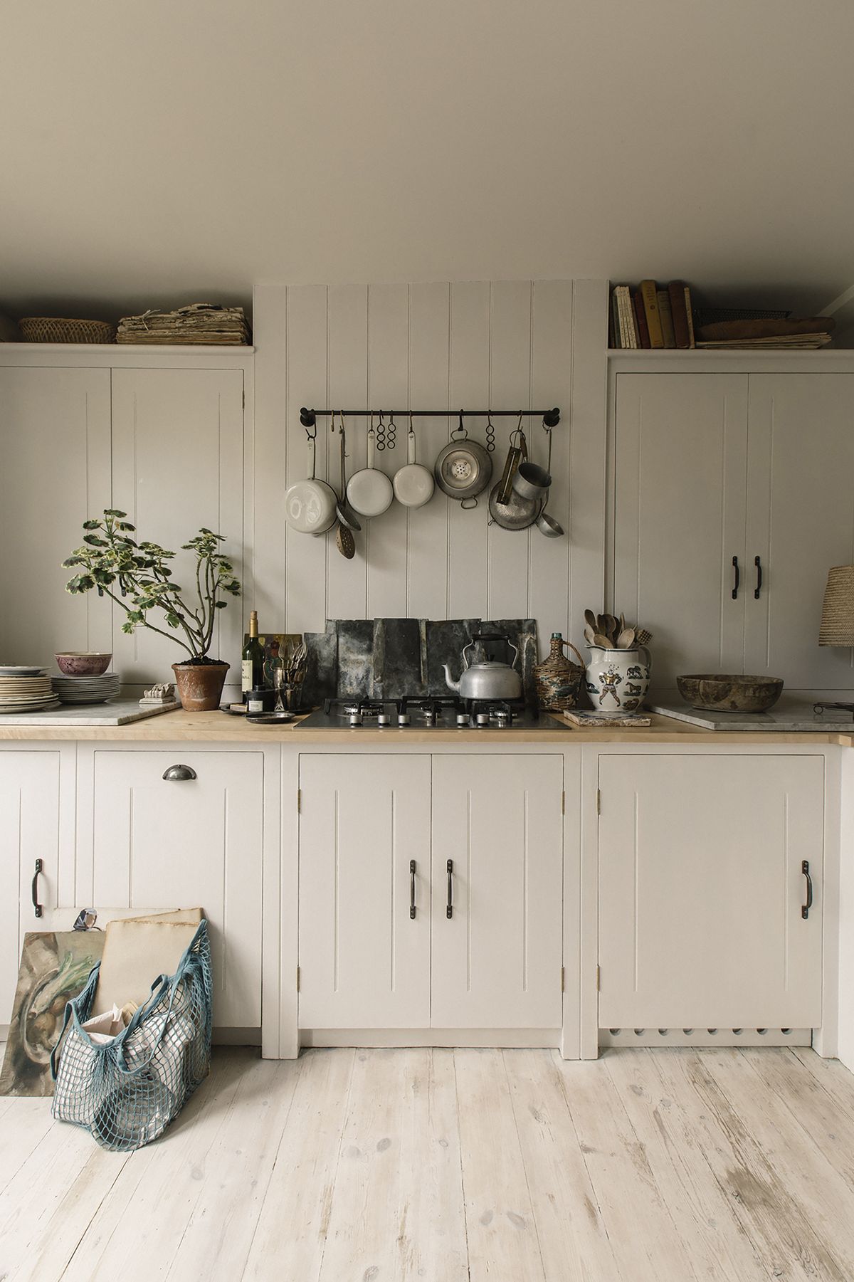 Nice use of cream and silver  Modern shaker kitchen, Kitchen fittings,  Shaker style kitchen cabinets