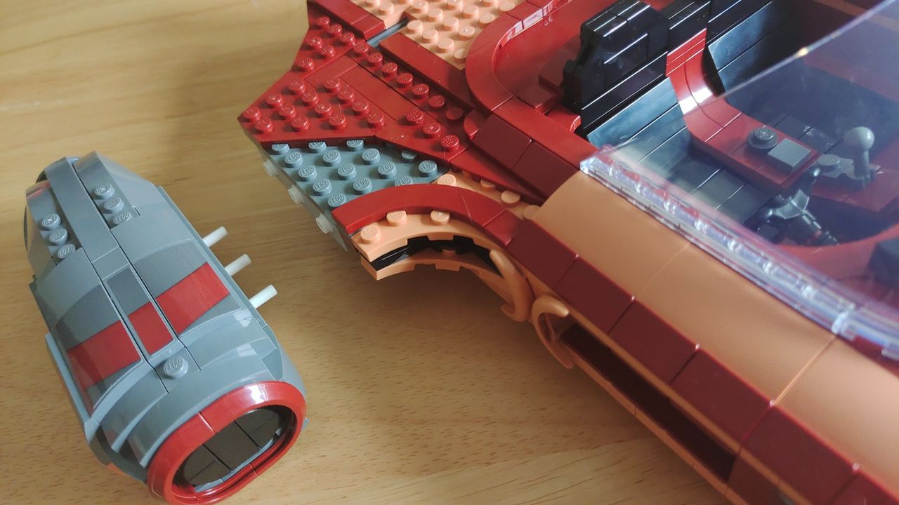 Lego Star Wars Luke Skywalker&rsquo;s Landspeeder 75341_Engine close up