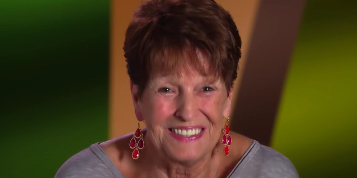 Alma Wahlberg smiling on Wahlburgers (2014)