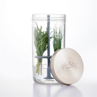 Kilner Herb Keeper Set | Keep Herbs Fresh for Up to 3 Weeks | 1l Wide Mouth Jar With Stainless Steel Lid & Silicone Lifter | Easy-To-Use for Home-Grown or Store-Bought Herbs | Recipe Booklet Included