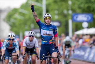 RideLondon Classique: Lorena Wiebes wins stage hat trick and GC in London