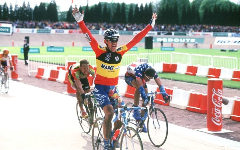 Tom Steels celebrates the win for third place to complete an all Mapei&ndash;Quick-Step podium