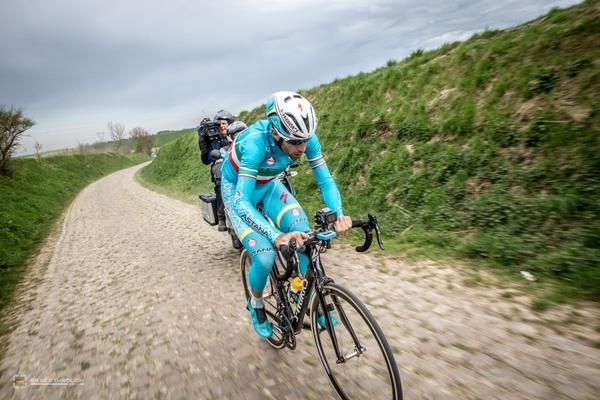 Vincenzo Nibali checks out the pav&eacute; ahead of the Tour de France