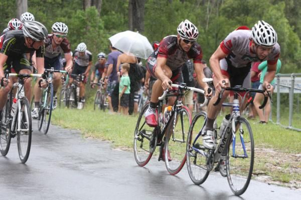 Cantwell reacts to the attacks but saved enough strength for the sprint