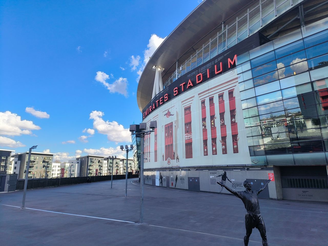 Arsenal Stadium OPPO Find N2 Flip camera