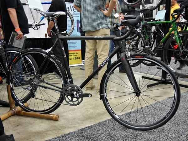 Calfee offers the new Adventurer model in both rim or disc brake variants. Claiimed frame weight is just 1,000g and Calfee says up to a 35mm tire will fit along with fenders and racks.