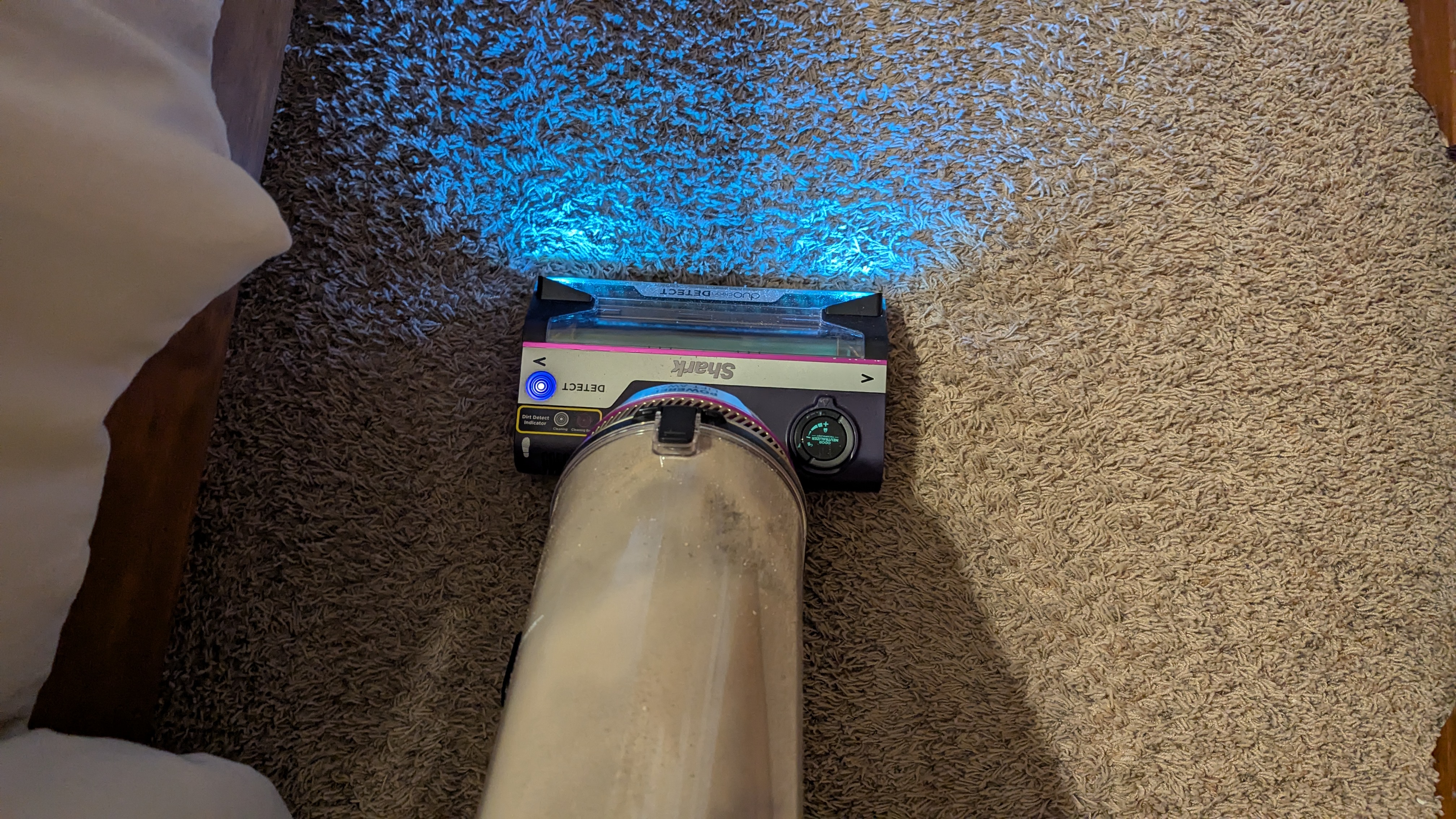 Shark PowerDetect Upright vacuum cleaning deep pile carpet