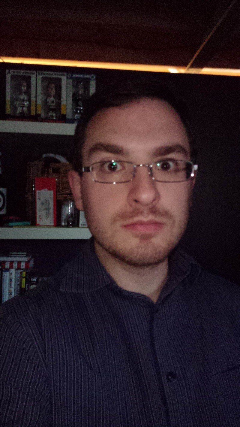 Blu Selfie front-facing flash camera sample