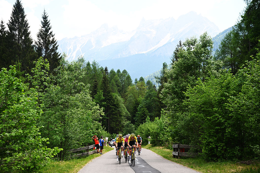ALLEGHE, ITALY - MAY 29: (L-R) Bart Lemmen of Netherlands, Jonas Vingegaard of Denmark and Team Visma | Lease a Bike - Pink Leader Jersey lead the peloton during the 109th Giro d&amp;amp;apos;Italia 2026, Stage 19 a 151km stage from Feltre to Alleghe - Piani di Pezze 1467m / #UCIWT / on May 29, 2026 in Alleghe, Italy. (Photo by Dario Belingheri/Getty Images)