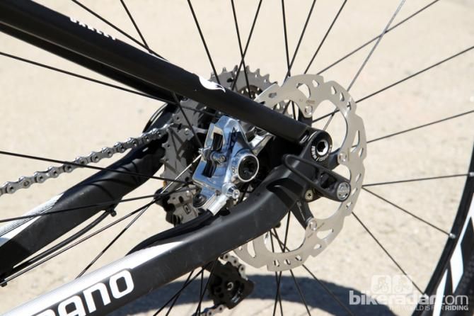 The rear brake caliper is mounted to the chain stay, leaving the seat stays slender and slim.