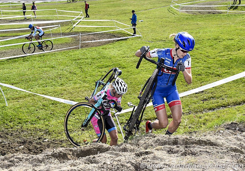 Maghalie Rochette (Clif Pro Team) and Christel Ferrier Bruneau (SAS Macogep Aquisio) quickly gap the field