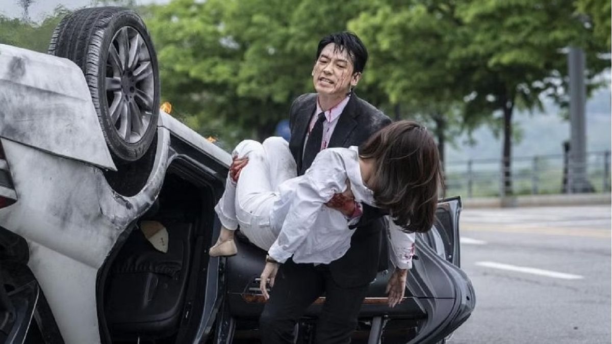 Rain as bodyguard Seo Do-yoon and Kim Ha-neul as Oh Wan-soo in revenge drama Red Swan 