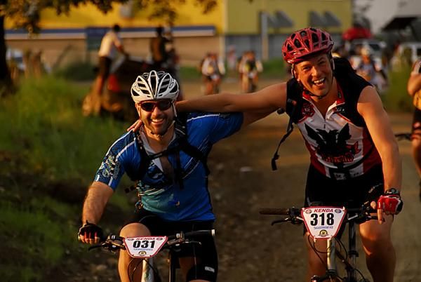 Two riders finish together.