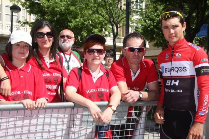 Igor Merino (Burgos BH) with his fan club, which travel to every race he takes part on in order to support him