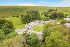 Emmetts-Grange-Exeter-Knight-Frank-&pound;6500000-5.jpg