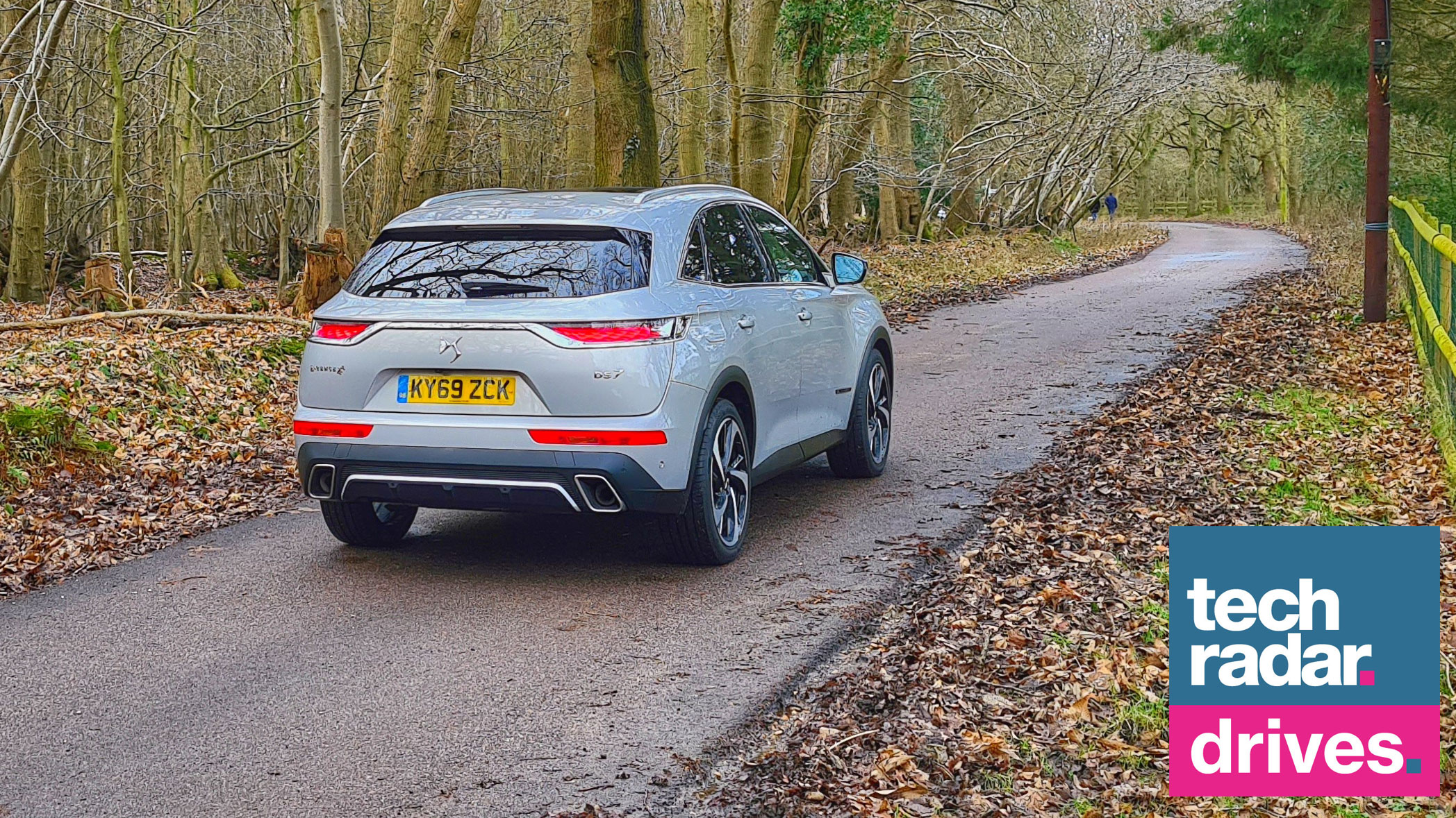 DS 7 Crossback: this premium SUV can see hazards at night that you can't