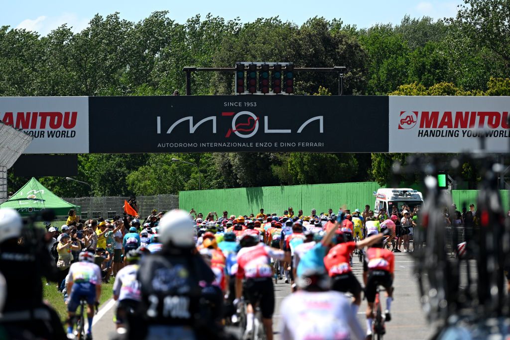 BOLOGNA ITALY JUNE 30 A general view of the peloton competing at the Autodromo Enzo e Dino Ferrari during the 111th Tour de France 2024 Stage 2 a 1992km stage from Cesenatico to Bologna UCIWT on June 30 2024 in Bologna Italy Photo by Dario BelingheriGetty Images
