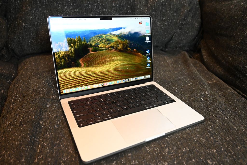 Microsoft Surface Laptop 7th Edition vs. MacBook Pro 14 M3: Which is ...