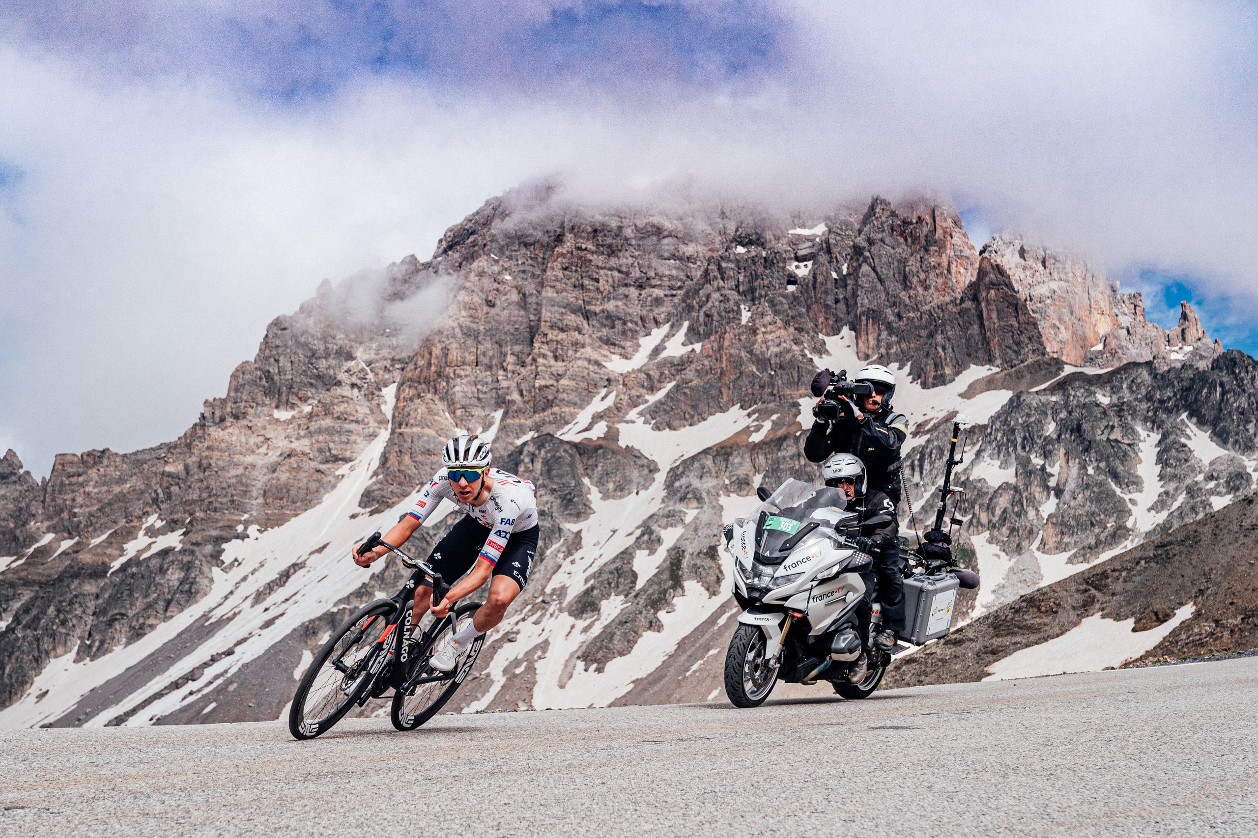 923 : 1 PHOTO : TOUR DE FRANCE AUTOMOBILE : 18 X 24 : BON ETAT . BMW