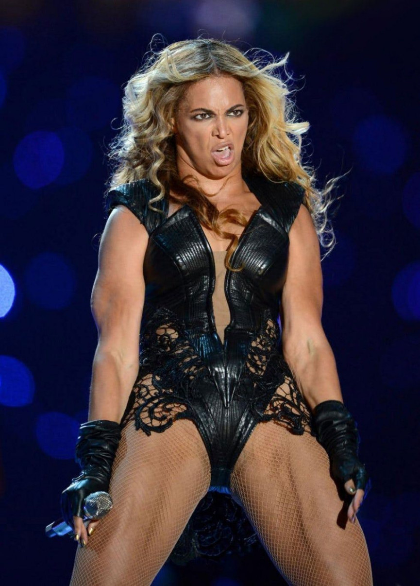 the-all-time-best-super-bowl-show-moments-11-1556678094-7PB5-column-width-inline