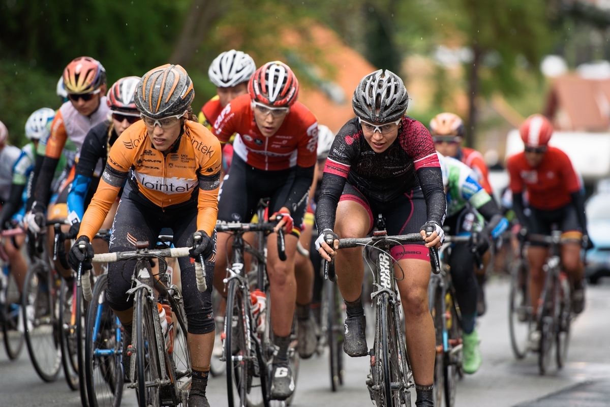 The peloton pushes the pace
