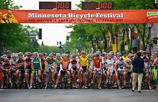 The men's peloton awaits the start of stage four at the 2009 Nature Valley Grand Prix.