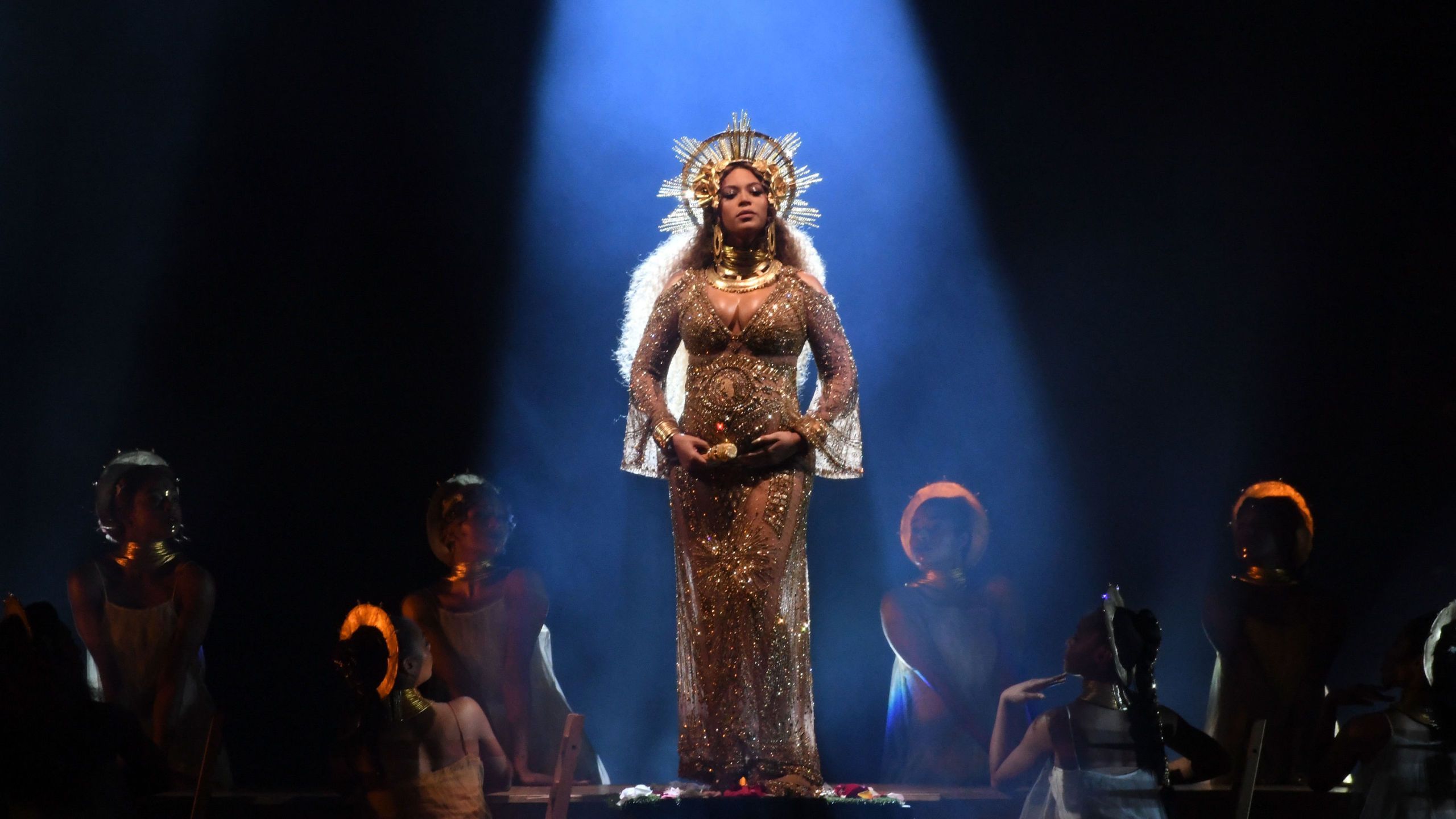 Watch Video of Pregnant Beyoncé Slaying Her Grammys 2017 Performance ...