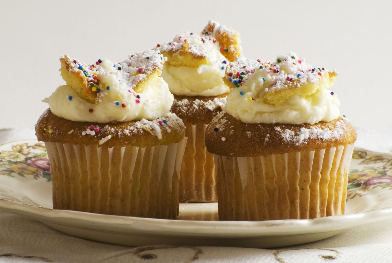 Rachel Allen&#039;s fairy cakes with plain flour