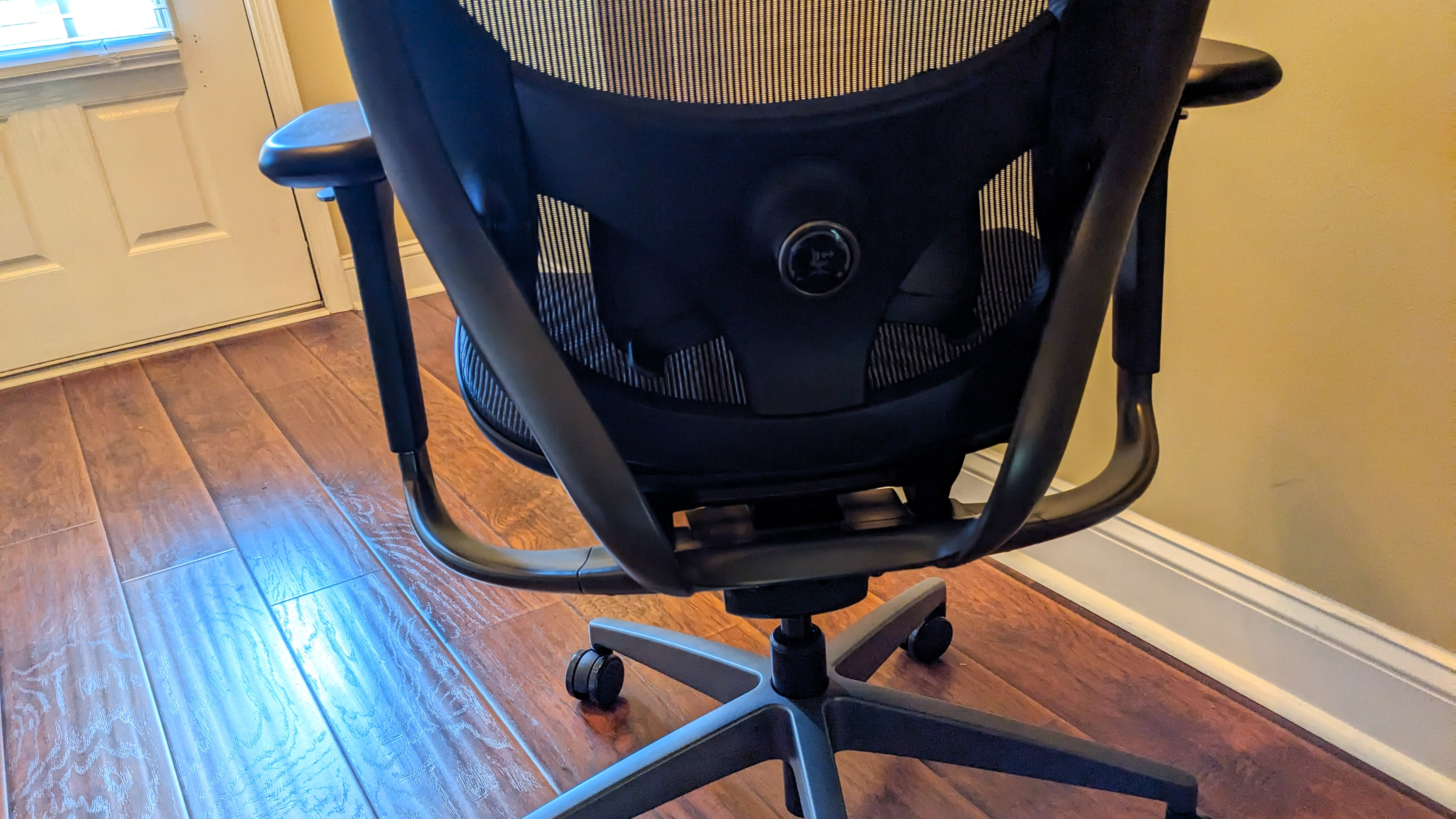 A picture showing the 2D lumbar support on the Razer Fujin Pro