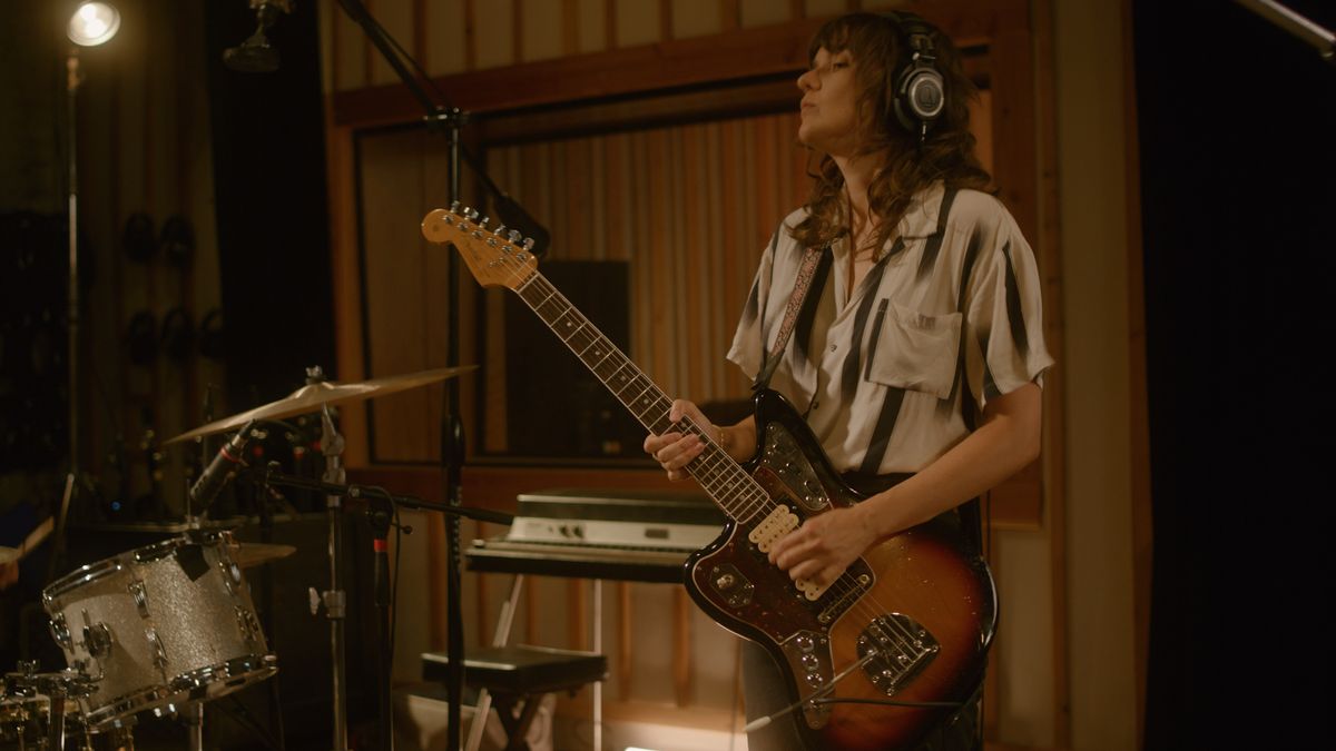 Courtney Barnett plays a Fender Kurt Cobain Jaguar in studio