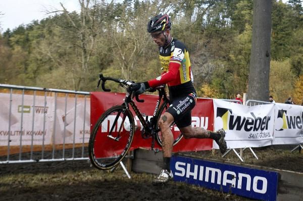 Sven Nys (Landbouwkrediet) crashed and struggled in for sixth