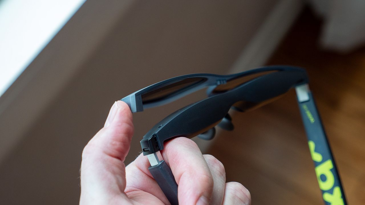 Removing the default lens shade from X by Xreal glasses