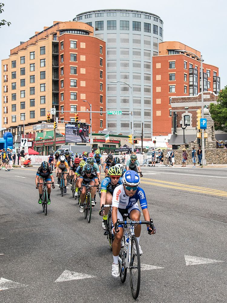 Coryn Rivera (UnitedHealthcare) leading the field.