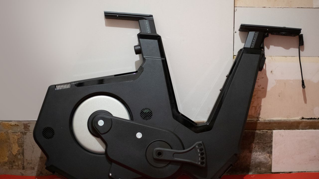 Garmin Tacx Neo Bike Plus main frame