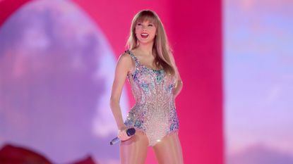 Cardio workouts: Taylor Swift performing on stage