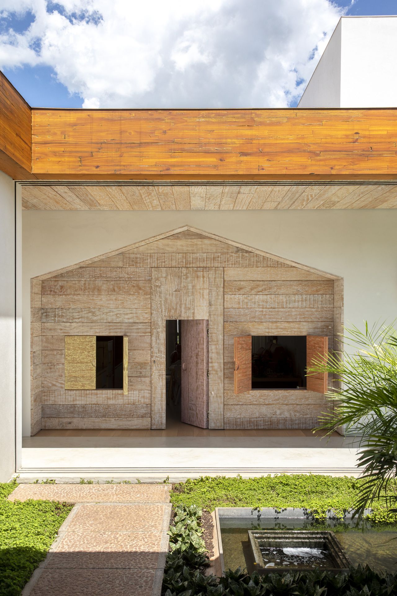 Views of the garden, landscaped by LF Paisagismo