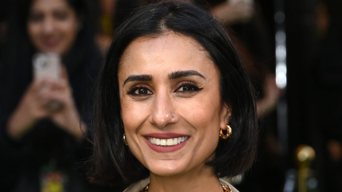 Nous sommes impressionnés par la robe à damier et les talons imposants d'Anita Rani 