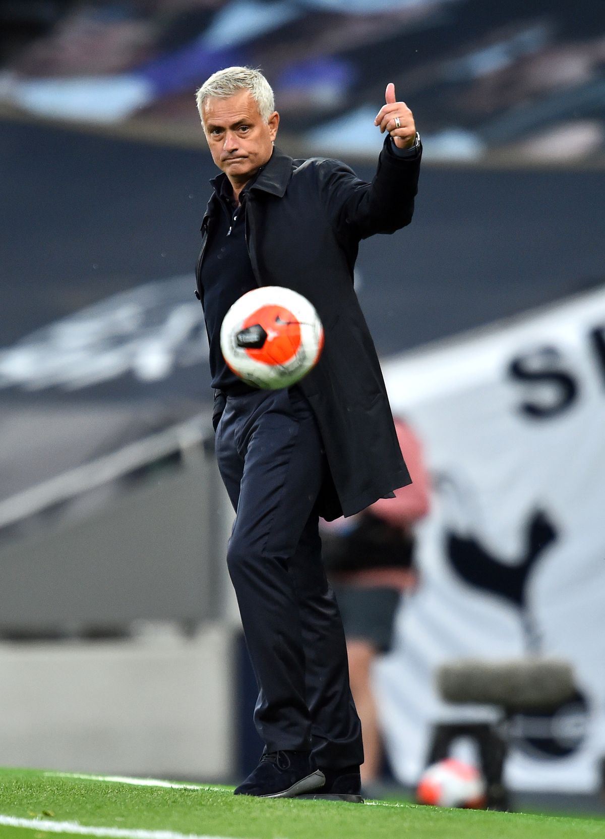 The Picture Is Done Jose Mourinho Delights Macedonian Journalist Fourfourtwo 